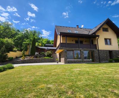 Luxusná rodinná vila v obci Skalka nad Váhom 340 m2 úžitková
