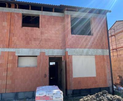 PREDAJ ! 5 izbová novostavba dvojdomu v Galante v Mládežníckej štvrti