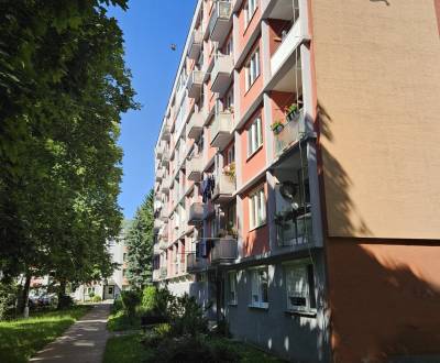Na predaj bezbariérový 2-izbový byt 57 m²,balkón, Piešťany, A.Hlinku