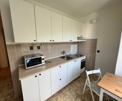 PRENÁJOM  2 izbový, zariadený byt blízko centra - KOMÁRNO
