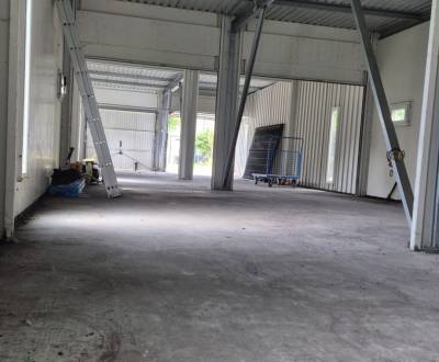 Stav. pozemok o rozlohe 228m2 s garážovým objektom 120m2 - Galvaniho