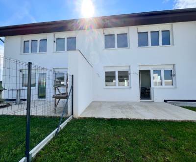 ** NOVOSTAVBA ** 4 izbové mezonety v dvojdome, ÚP 120m2 – OKRUŽNÁ UL.