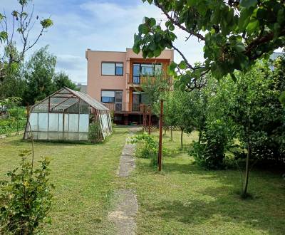 EXKLUZÍVNY PREDAJ - VEĽKÝ 5 izbový rodinný dom , Sereď