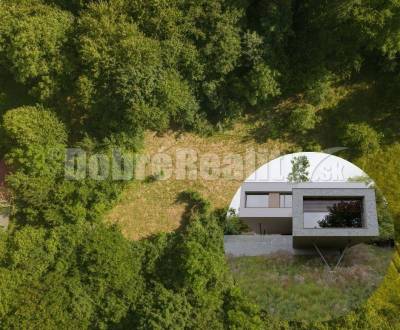 PREDAJ: Pozemok pre výstavbu rodinného domu, 820 m2, Nová Baňa - Vinič