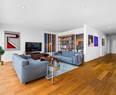 | Nadštandardný byt na Kolibe s výhľadom a terasou