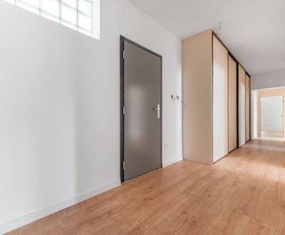 REZERVOVANÉ! 4-izbový byt, 132m2  pri centre mesta s terasou!!