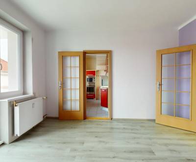 Na prenájom 3-izbový byt v Holíči.