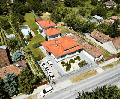 Dva samostatné dvojpodlažné domy na veľkorysom pozemku