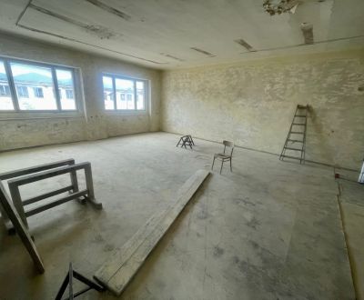 EXKLUZÍVNE: Priemyselná hala s kanceláriami v ZŤSke + parkovisko, MT