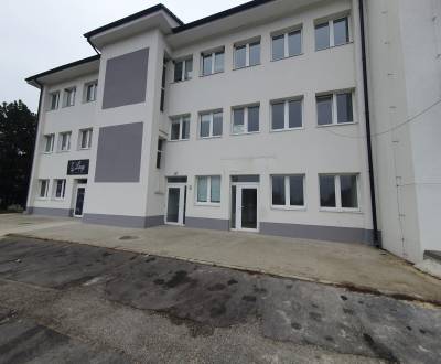 Obchodný-kancelársky priestor na prenájom na Esterházyho ulici-Galanta