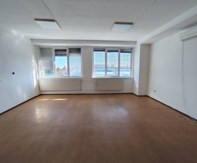 Kancelária s parkovaním v Mlynárciach