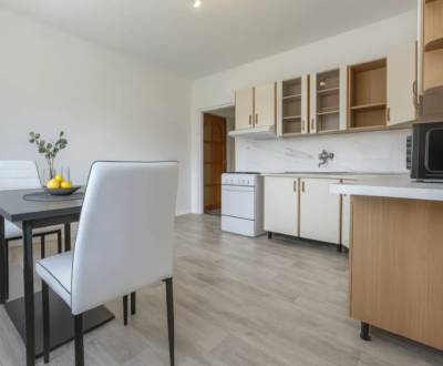  Na prenájom 1-izbový byt - Nové Zámky