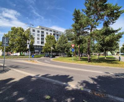 Dvojizbový byt, klimatizácia, priestranný balkón - centrum Piešťan