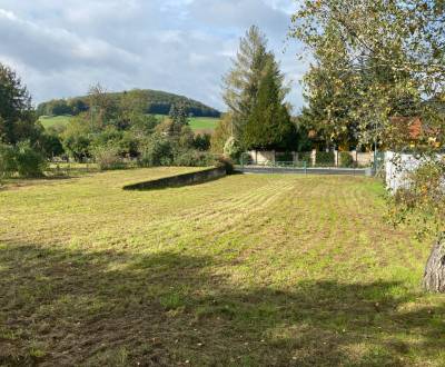 Stavebný pozemok 1003 m2 v krásnom prostredí v obci Alland