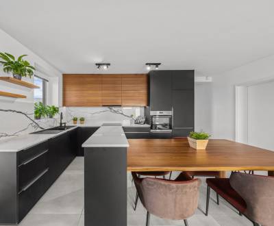 REZERVOVANÉ - ŠTÝLOVÝ 4 IZ.BYT V KVALITNOM PREVEDENÍ S VÝHODAMI RD