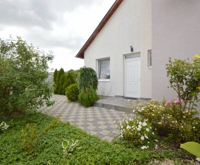  Predaj 3i samostatne stojací RD, 280 m2 pozemok, Rajka