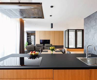 RIVERS I Prémiový 4-izbový byt s panoramatickým výhľadom na mesto