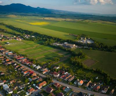 HĽADÁM: 4 izbový rodinný dom s pozemkom od 770 m2, Žabokreky a okolie