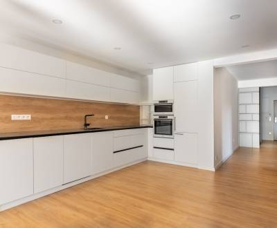 REZERVOVANÝ! 4-izbový byt 129 m²,pri centre mesta so záhradou