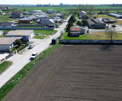 Predaj pozemku na bývanie v obci Červeník