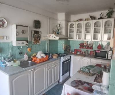 Starší 6-izbový rodinný dom Cífer