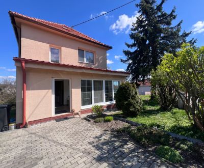 VIACGENERAČNÝ RD V DÚBRAVKE S VÝHĽADOM NA ZAUJÍMAVOM POZEMKU 764 M2