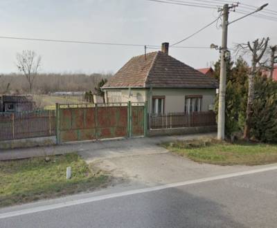 Pozemok pri vode s vidieckym domom,  na predaj, Vozokany pri Galante