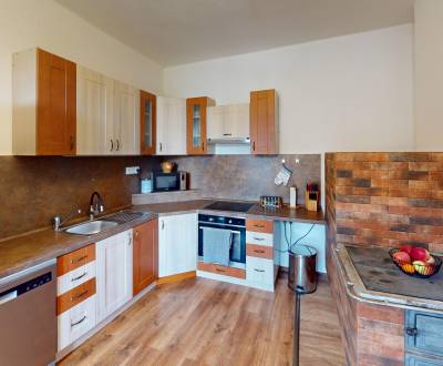 PREDANÉ !!! (2.320 m²) DOM S VEĽKÝM SLNEČNÝM POZEMKOM