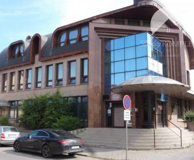 Vám  ponúka na predaj dvojposchodovú budovu s v