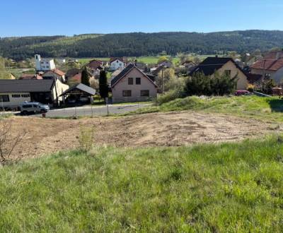 PREDAJ: Stavebný pozemok so stavebným povolením a IS; 900 m2;Gánovce; 