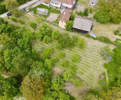 Stavebný pozemok Brestovec u Ticháčkov - 1140 m2, plyn, elektrika