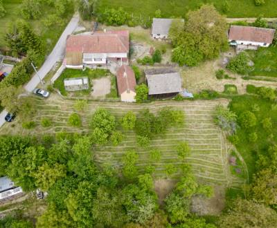 Stavebný pozemok Brestovec u Ticháčkov - 1140 m2, plyn, elektrika