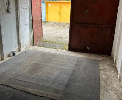 Garáž na ul. Teplická, Nové Mesto aj s pozemkom