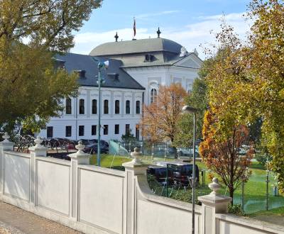 Výnimočný, priestranný 3 izbový byt pri Prezidentskom paláci