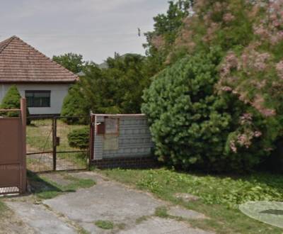Investičná ponuka! Pozemok s vidieckym domom, predaj Mostová