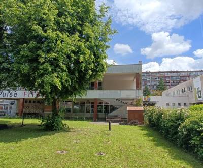 NA PREDAJ dva samostatné obchodné priestory v Košiciach – TIP TOP 