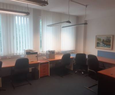 Klimatizovaná kancelária 40 m2 (parkovanie zadarmo) na Studenej ul.