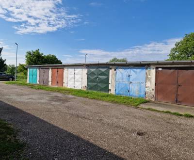 NA PREDAJ GARÁŽ, SENICA - ČÁČOV