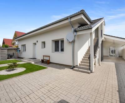 Krásny rodinný dom s dvomi priestrannými bytovými jednotkami