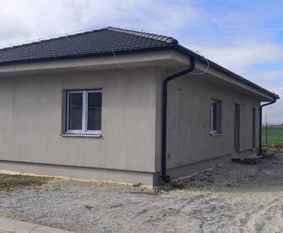 Novostavba, 4 i dom s terasou, tepelným čerpadlom, Topoľnica