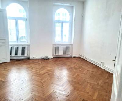 Presvetlený kancelársky priestor, Leškova ulica, BA I. Staré Mesto