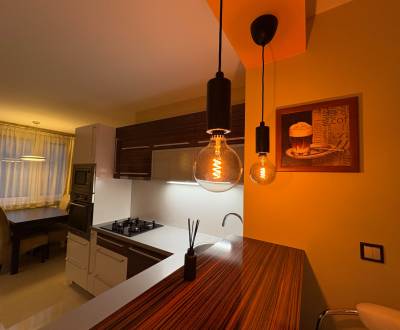 NA PREDAJ zariadený zrekonštruovaný 3 izbový byt, Komárno