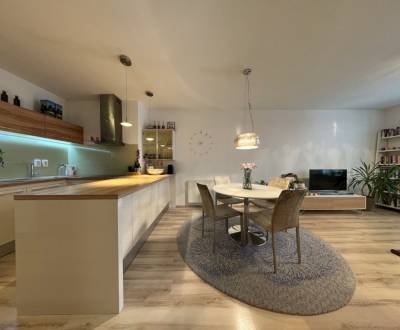 PREDANÉ Priestranný 4i byt 90m2, parking, CUBICON