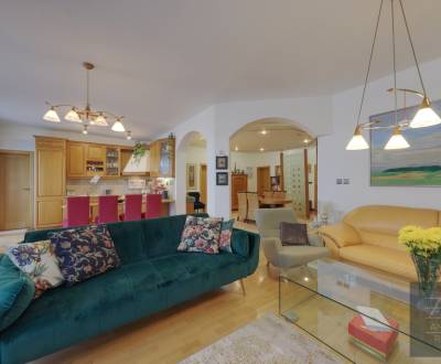 AMEXA EXKUZÍVNE - Predaj veľkometrážneho 4i bytu s terasou - Ružinov