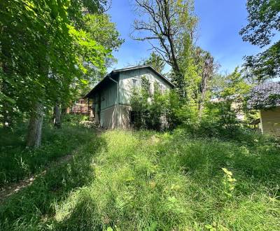 Na predaj staršia chata v Modre – časť Harmónia, pozemok 460 m²