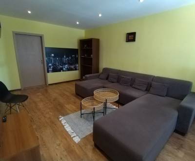 Na predaj 3-izbový byt v N. Zámkoch s balkónom.