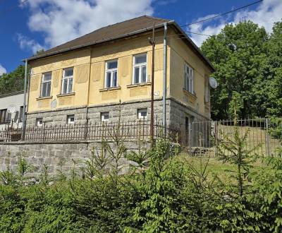 Rodinný dom s veľkým pozemkom v obci Chrťany 