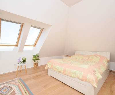 Predaj priestranný, zariadený 2i byt s 7,15 m2 terasou, pivnica, Rajka