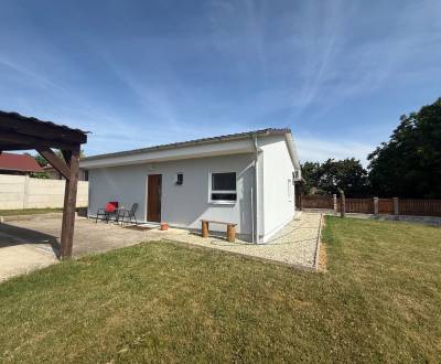 Slnečná novostavba  v krásnom prostredí Malé Ripňany 790m2