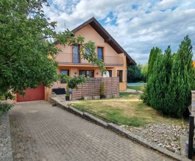 Vkusný dvojpodlažný 5-izb. RD 218m2 s bazénom, pozemok 651m2, Tr.Turná